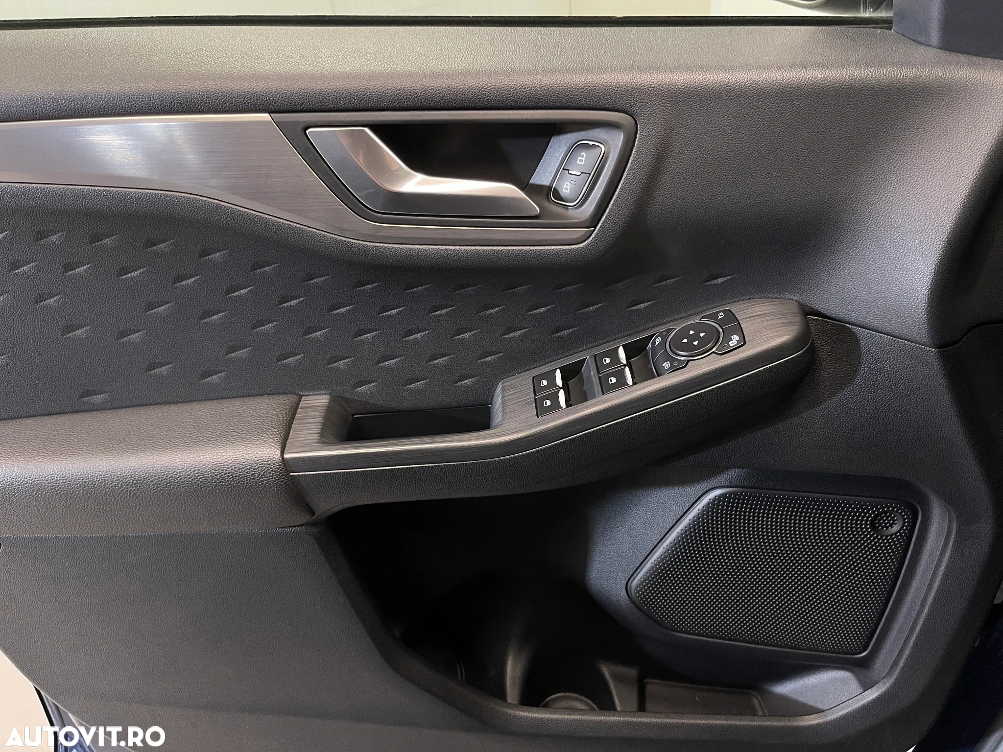 Ford Kuga 2.0 EcoBlue A8 AWD Titanium - 29