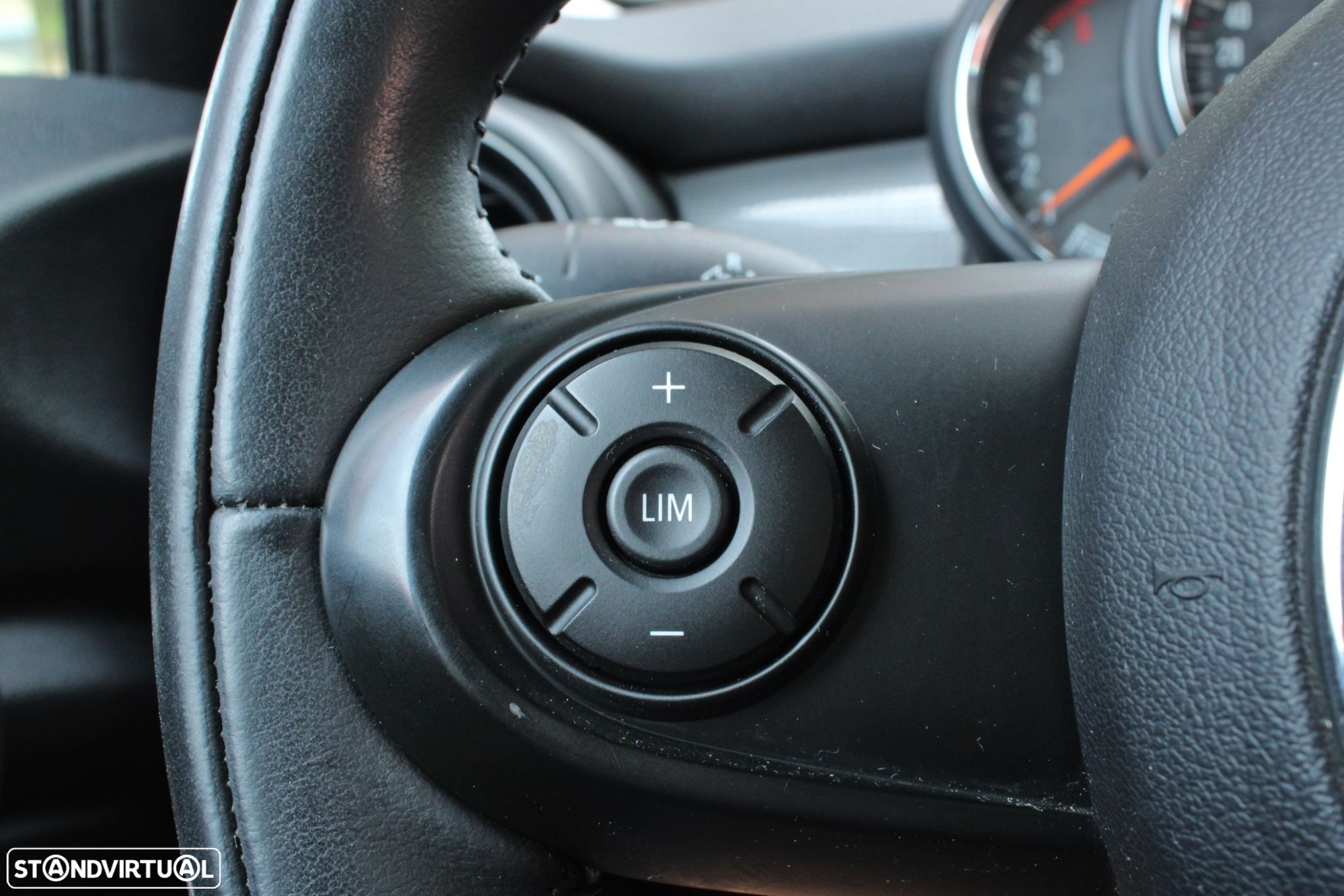 MINI 5 Portas Cooper D Auto - 7
