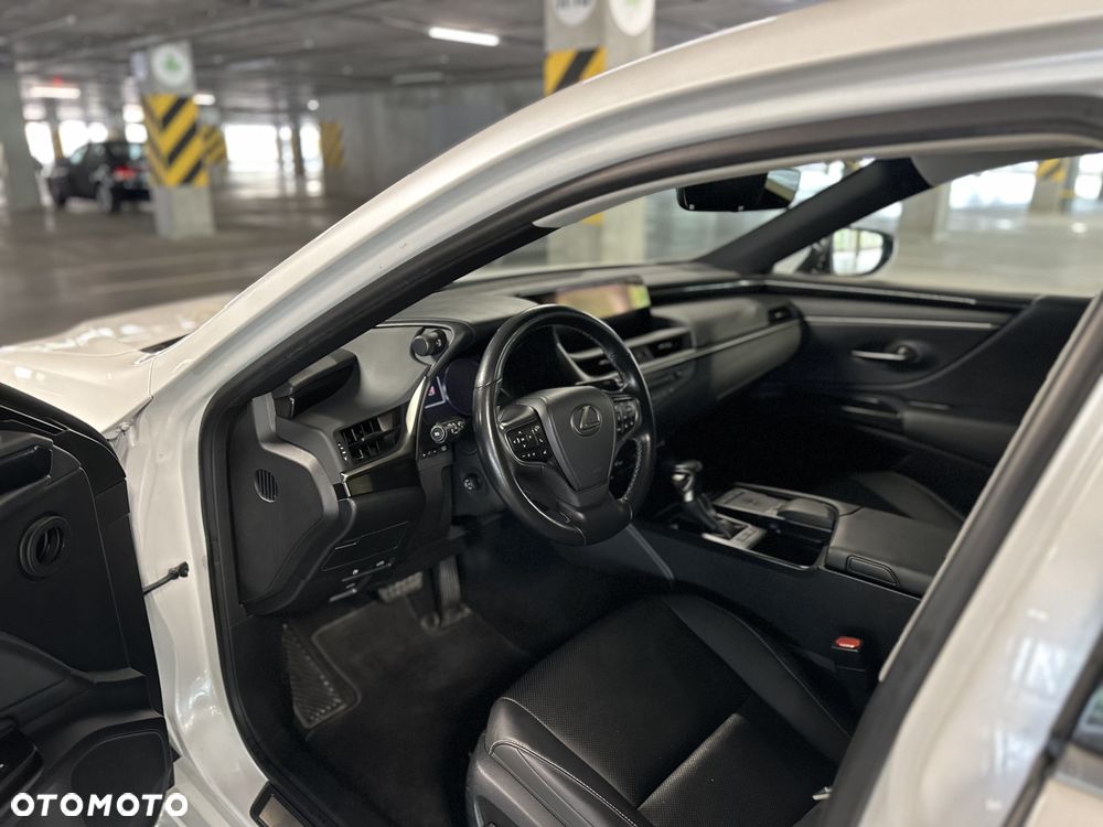 Lexus ES 300h Business Edition + - 12