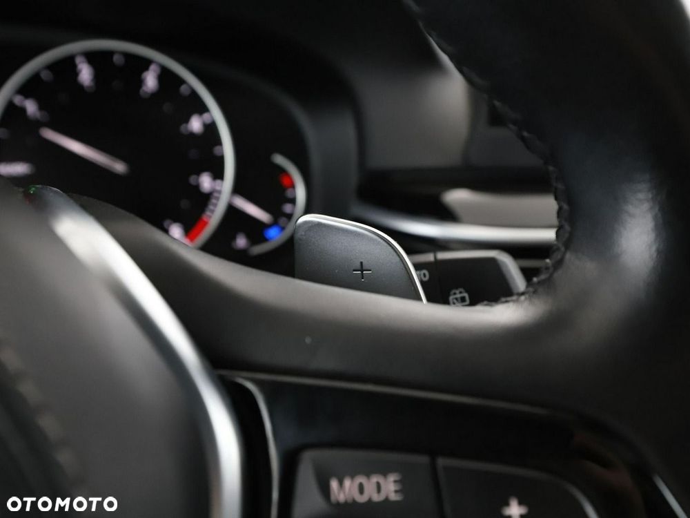 BMW Seria 5 520d Sport Line - 34