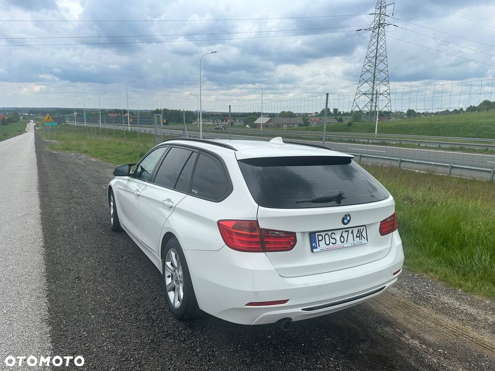 BMW Seria 3 320d Sport Line - 4