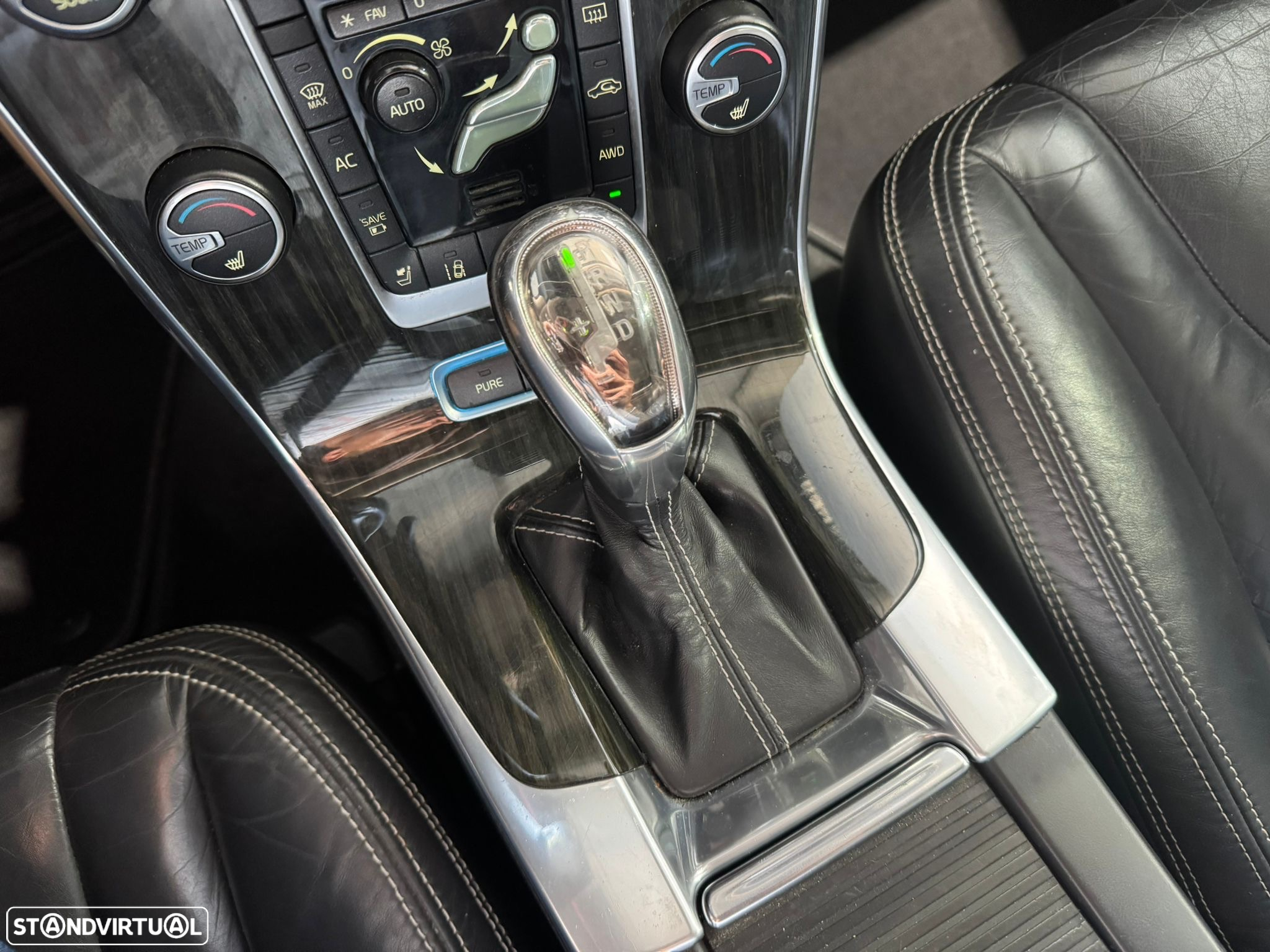 Volvo V60 D6 Plug-In-Hybrid AWD Geartronic Summum - 18