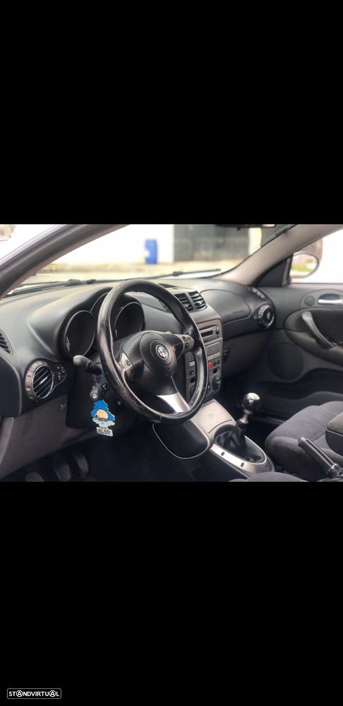 Alfa Romeo GT 1.9 JTD M-JET - 11