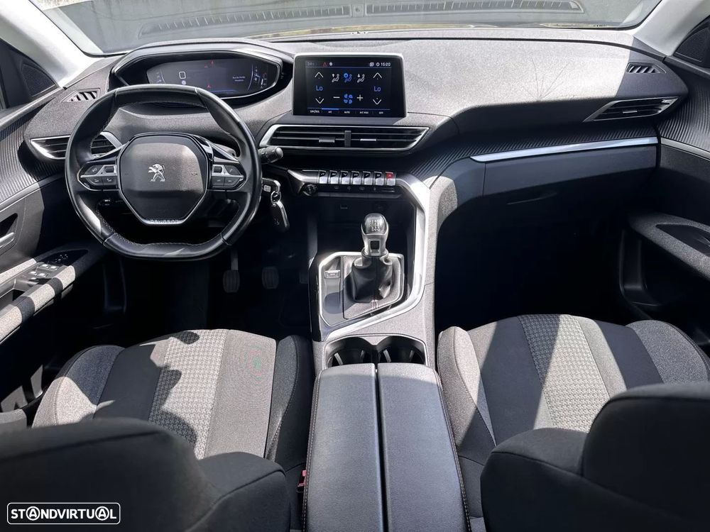 Peugeot 3008 1.2 PureTech Allure Pack - 24