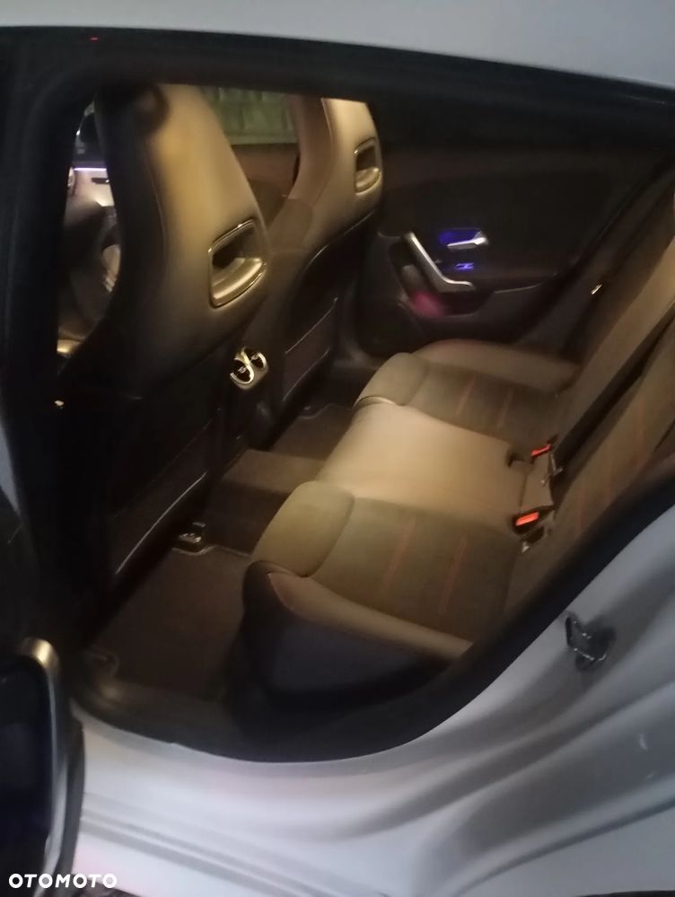 Mercedes-Benz CLA 180 d AMG Line 8G-DCT - 12