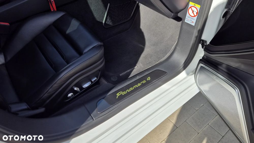 Porsche Panamera 4 E-Hybrid - 12