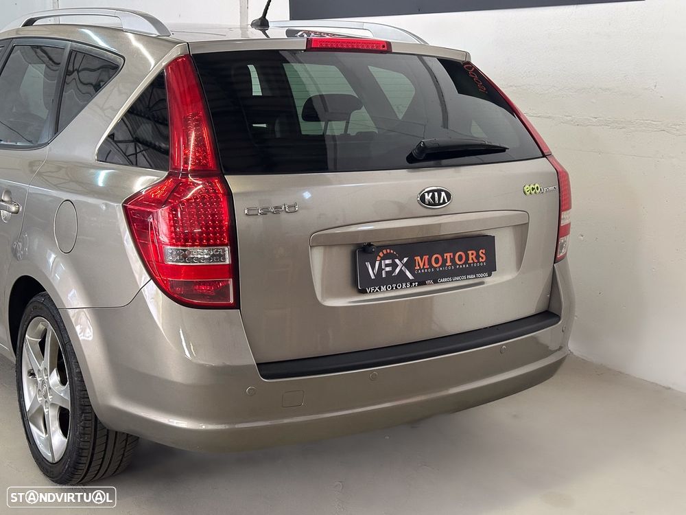 Kia Ceed SW 1.6 CRDi EX ISG - 10