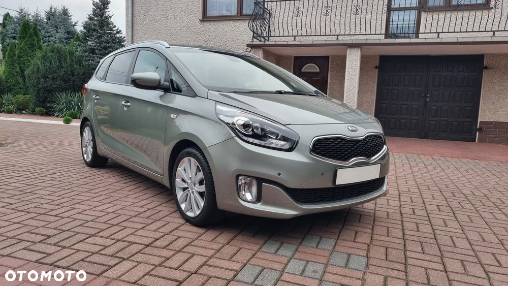 Kia Carens - 25