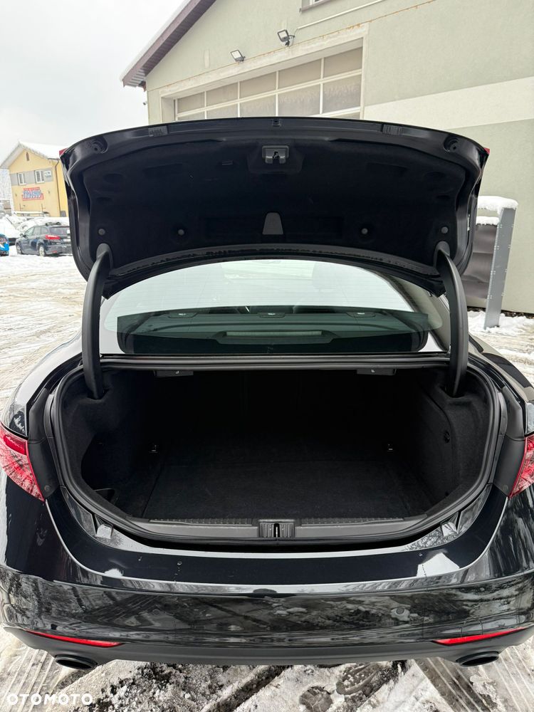 Alfa Romeo Giulia - 19