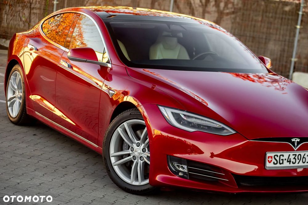 Tesla Model S - 2