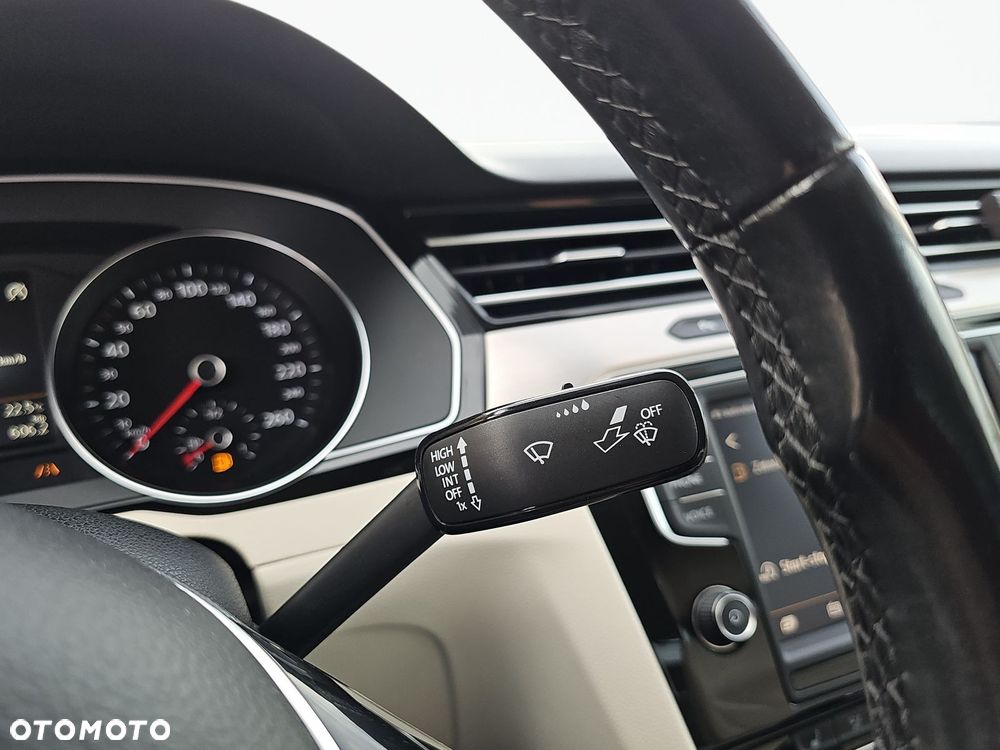 Volkswagen Passat 2.0 TDI BMT Highline - 39