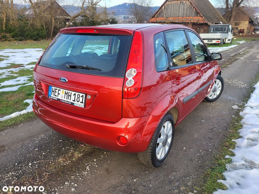 Ford Fiesta 1.6 Ghia - 11