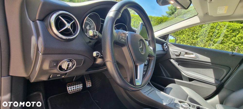 Mercedes-Benz CLA 250 4Matic 7G-DCT UrbanStyle Edition - 36