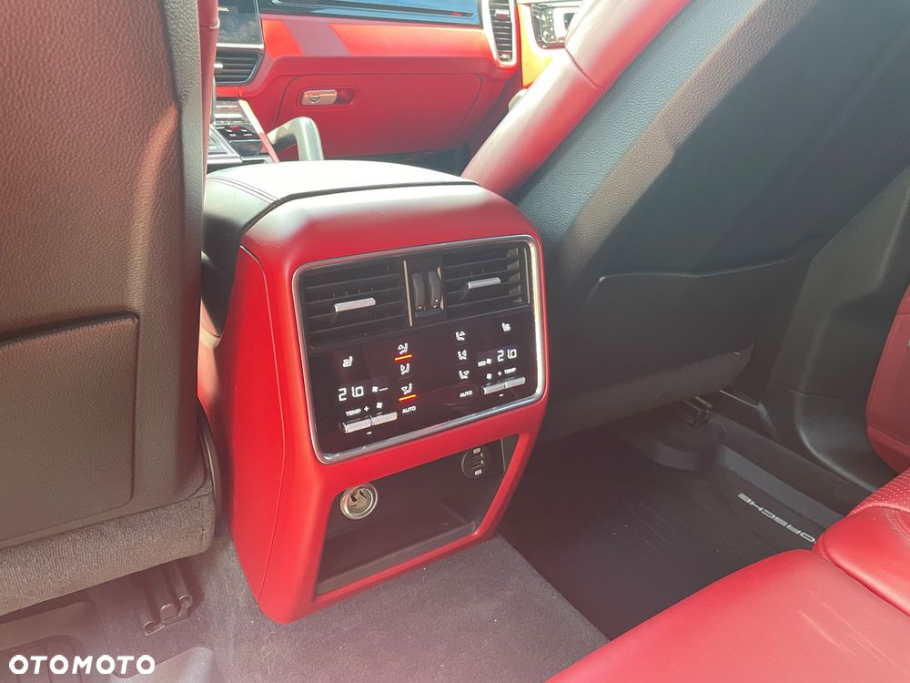 Porsche Cayenne Standard - 18