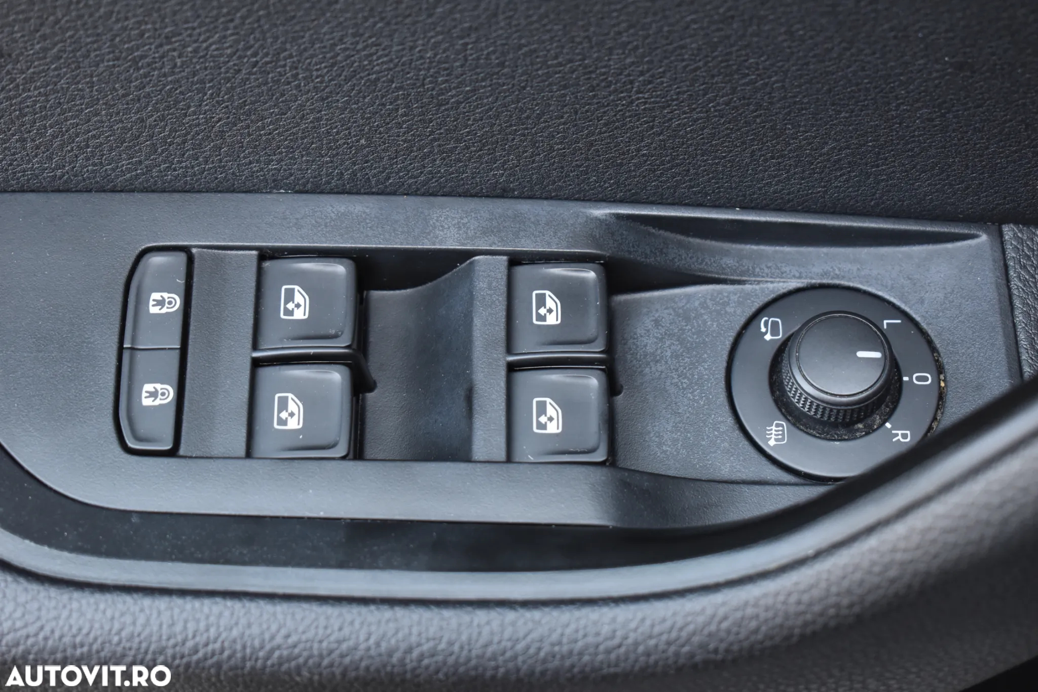 Skoda Superb 2.0 TDI DSG Ambition - 37