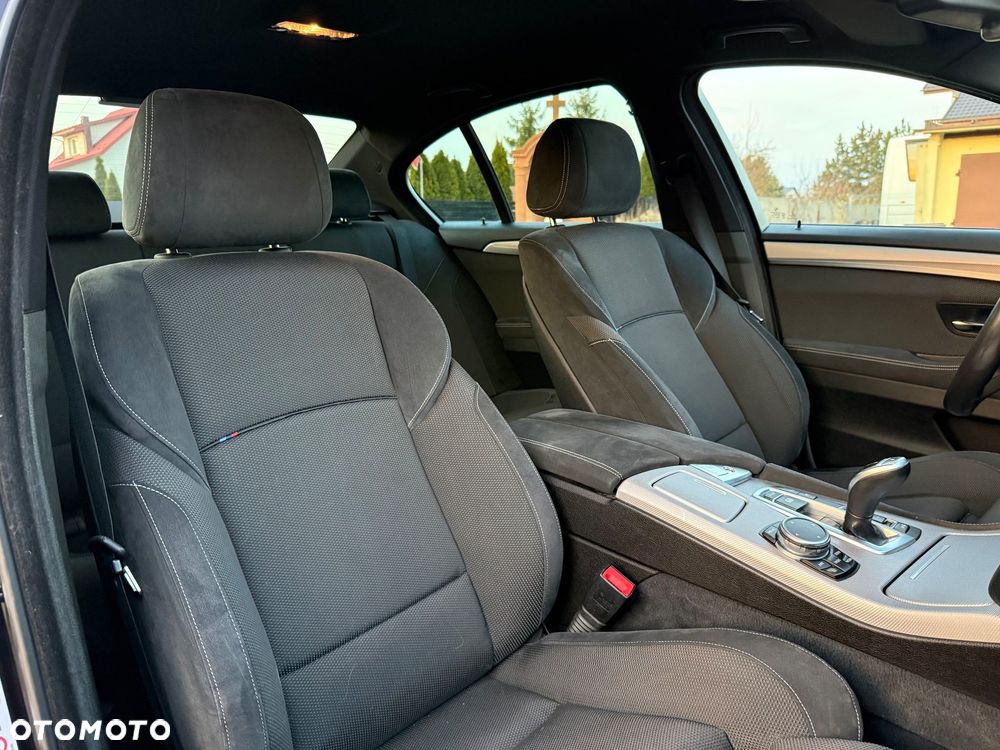 BMW Seria 5 525d xDrive - 27