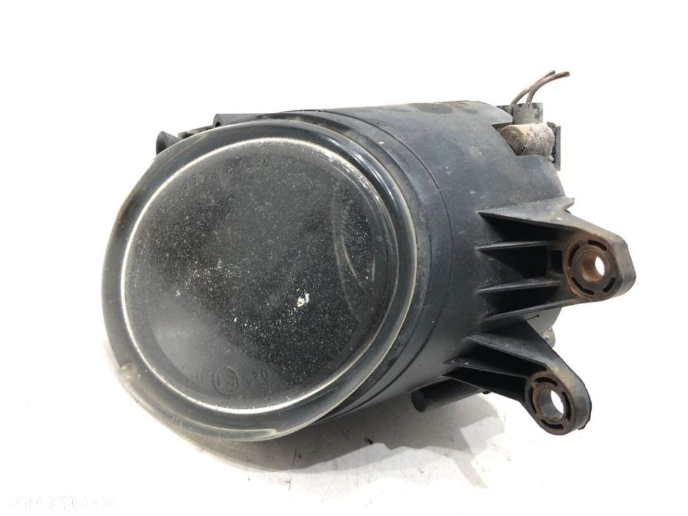 HALOGEN PRAWY PRZÓD - 77.00 PLN - AUDI A4 B6 Avant (8E5) 2000 - 2005 1.9 TDI 96 kW [130 KM] olej - 1
