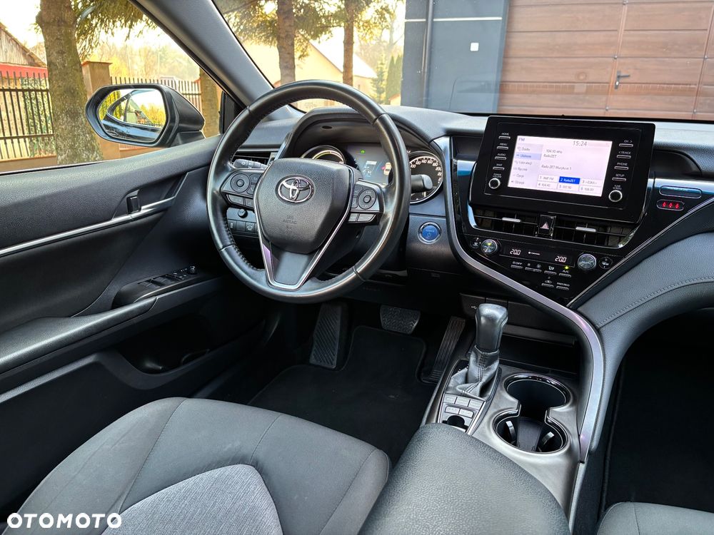Toyota Camry - 24