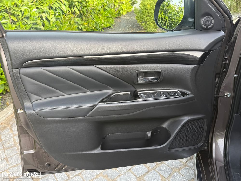 Mitsubishi Outlander 2.0 Instyle Navi - 18