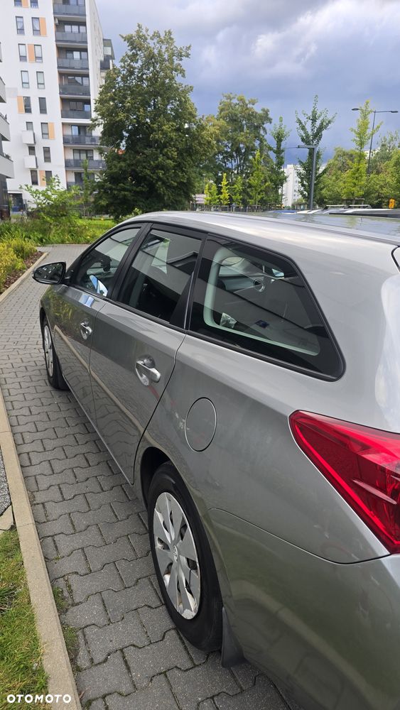 Toyota Auris 1.4 D-4D Active - 6