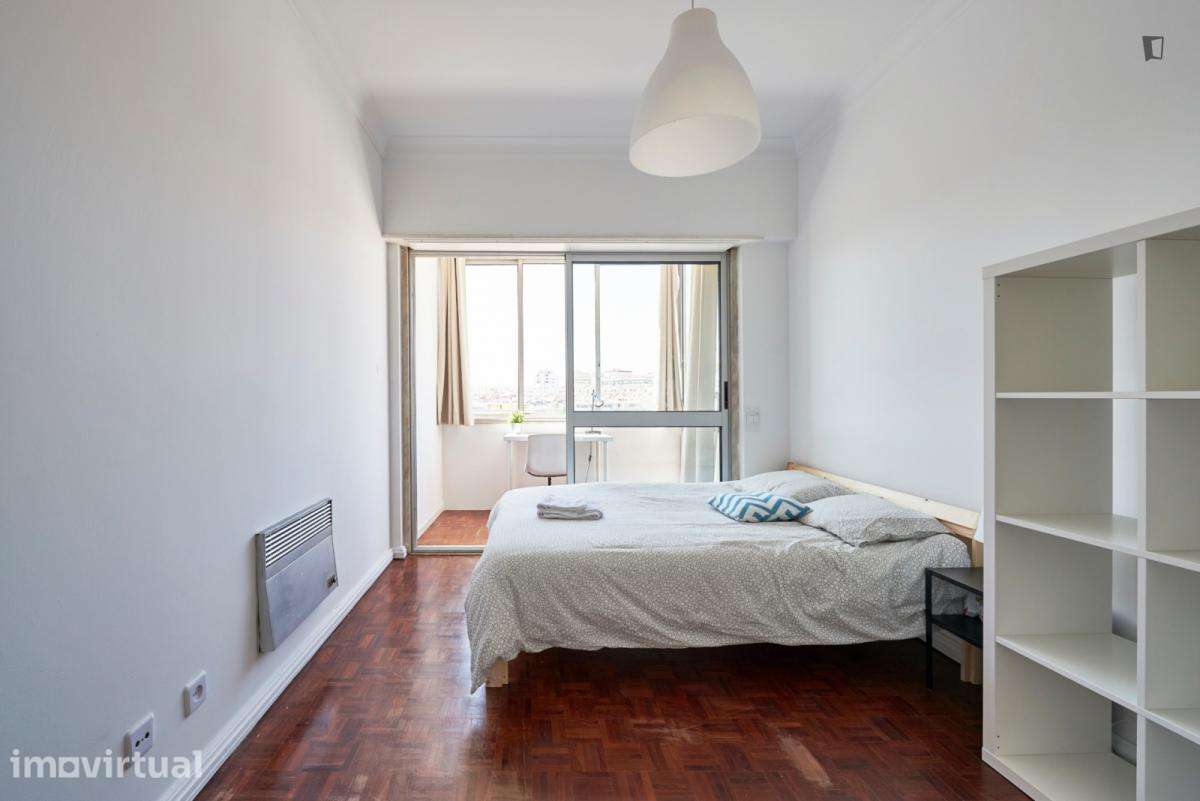 Quarto - localizado em Benfica Lisbon - Grande imagem: 2/37