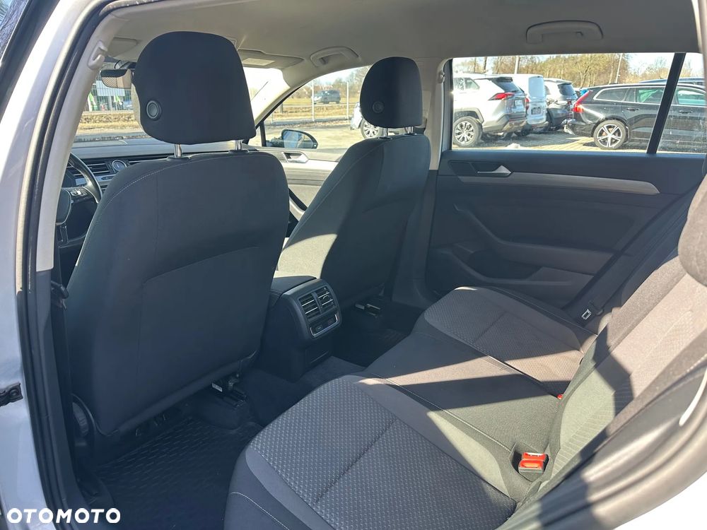 Volkswagen Passat - 8
