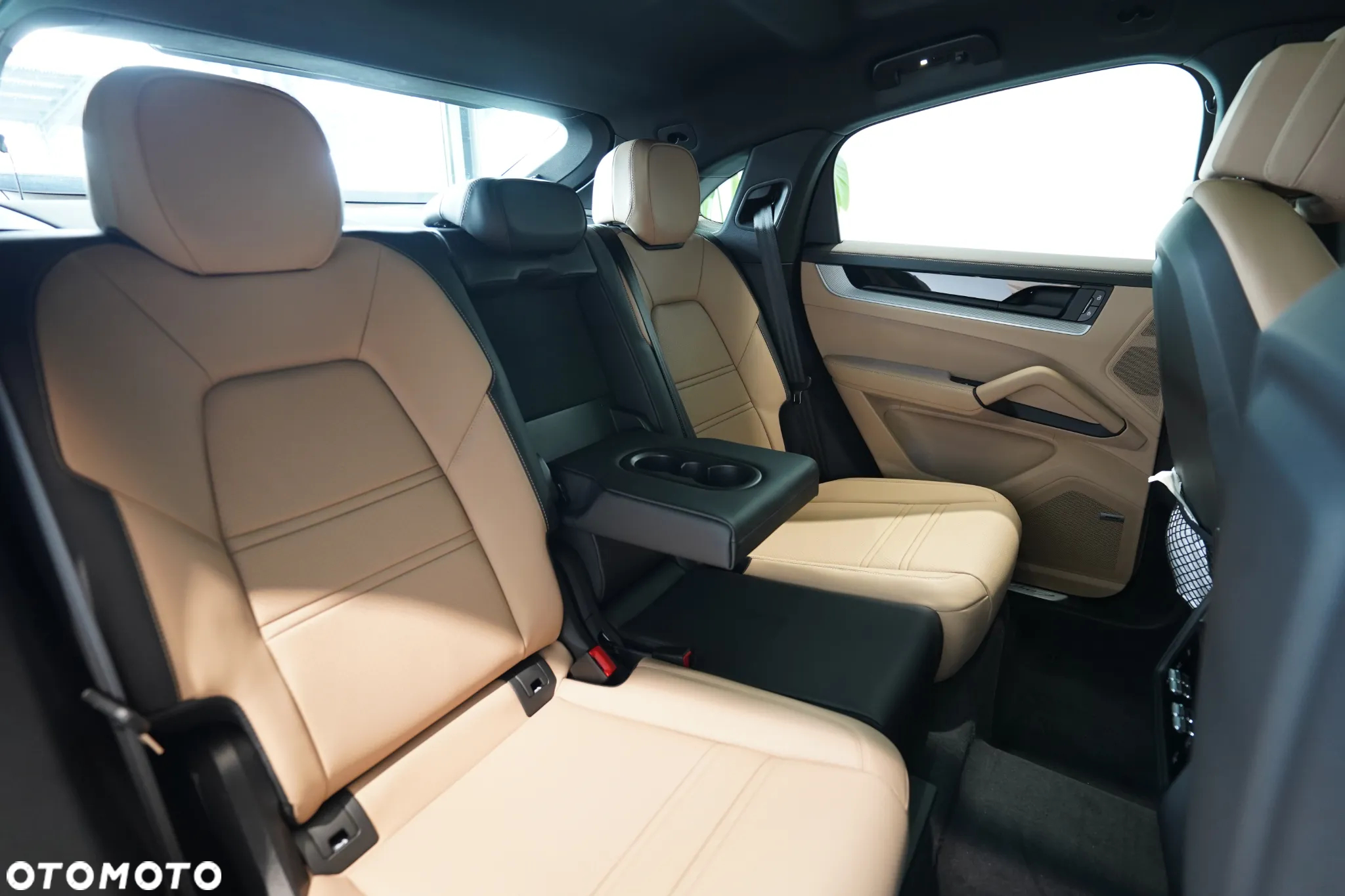 Porsche Cayenne Coupe E-Hybrid PHEV - 12
