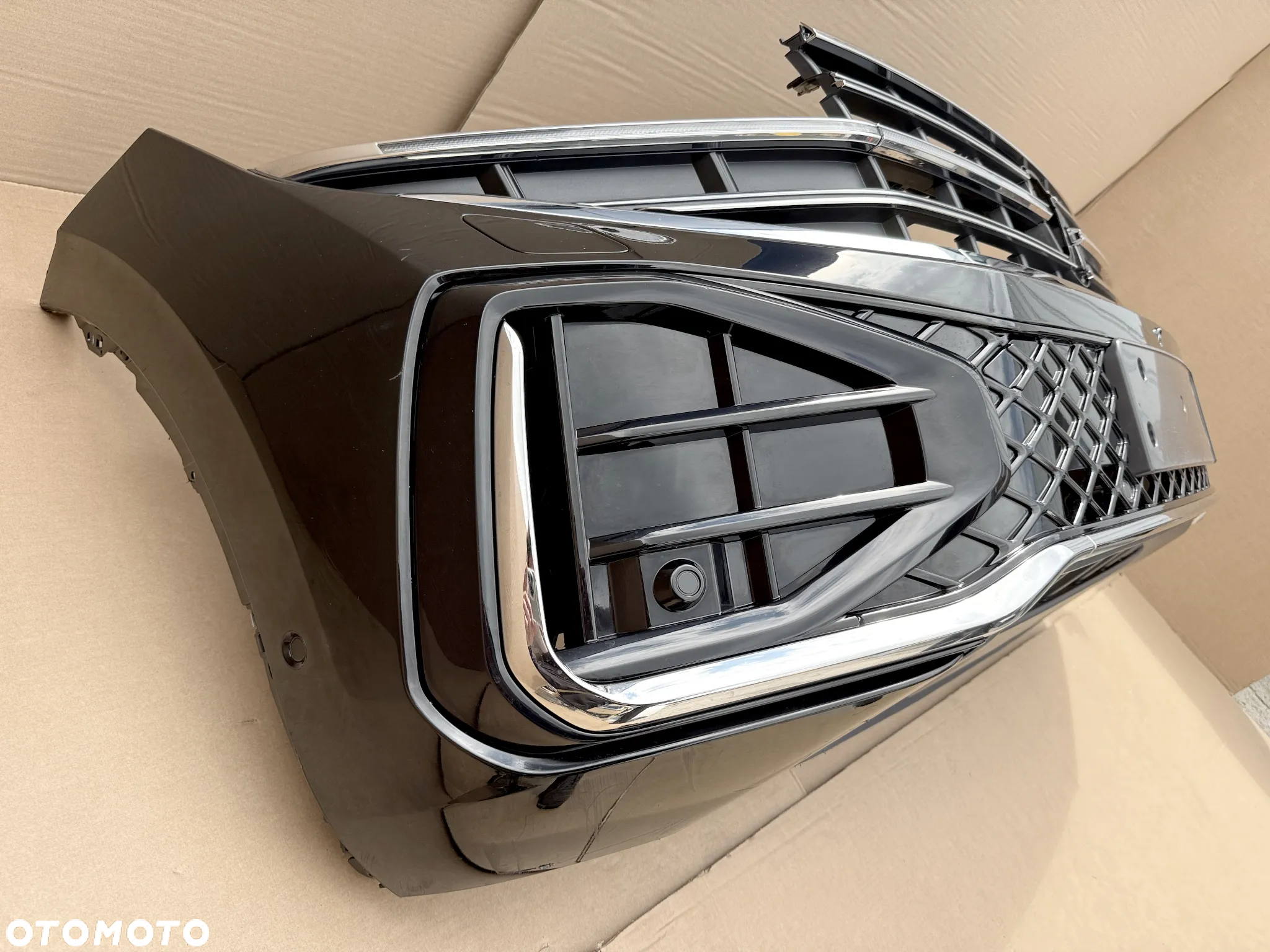 Zderzak Przedni VW Touareg III 760 Lift R-Line BLACK, LED Full - 4