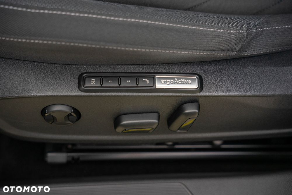 Volkswagen Golf VIII 1.5 eTSI EVO Style DSG - 11