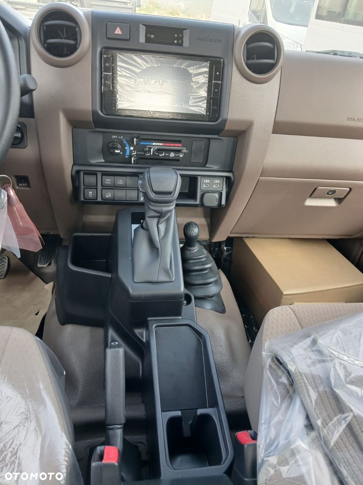 Toyota Land Cruiser - 33