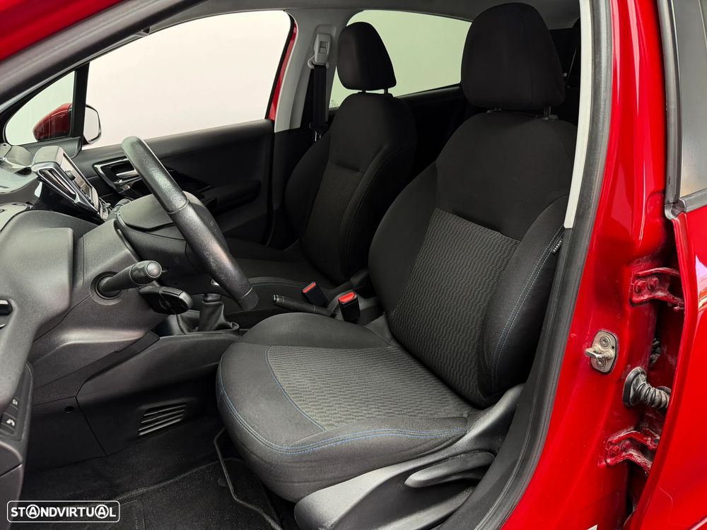 Peugeot 208 1.2 PureTech Signature - 9