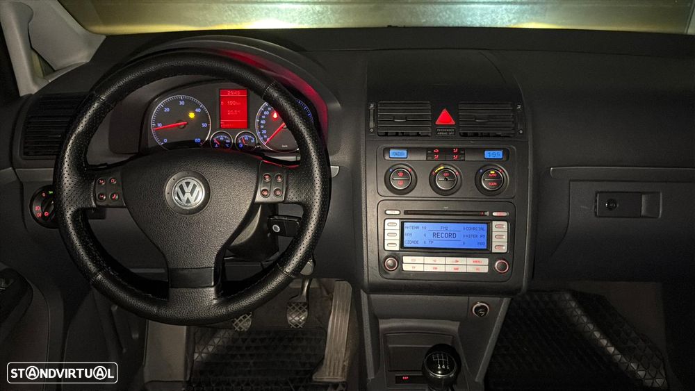 VW Touran 2.0 TDI Highline 7L - 5