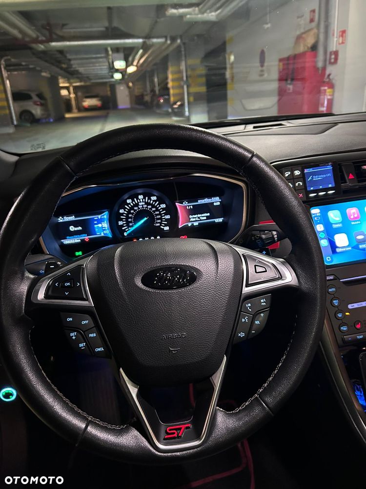 Ford Fusion - 12