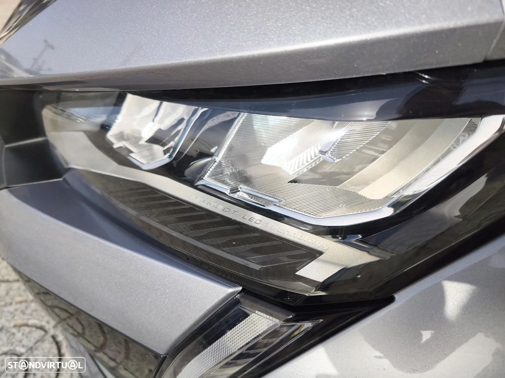 Peugeot 408 1.6 Hybrid Allure Pack e-EAT8 - 24