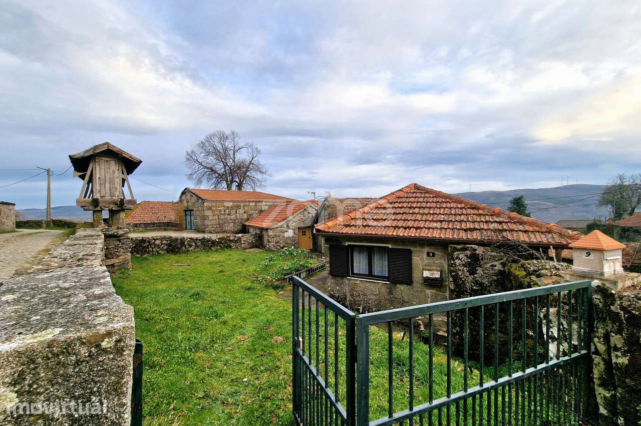 Moradia T1 + Edifício anexo em Paredes do Rio, Covelães, Montalegre - Grande imagem: 2/34