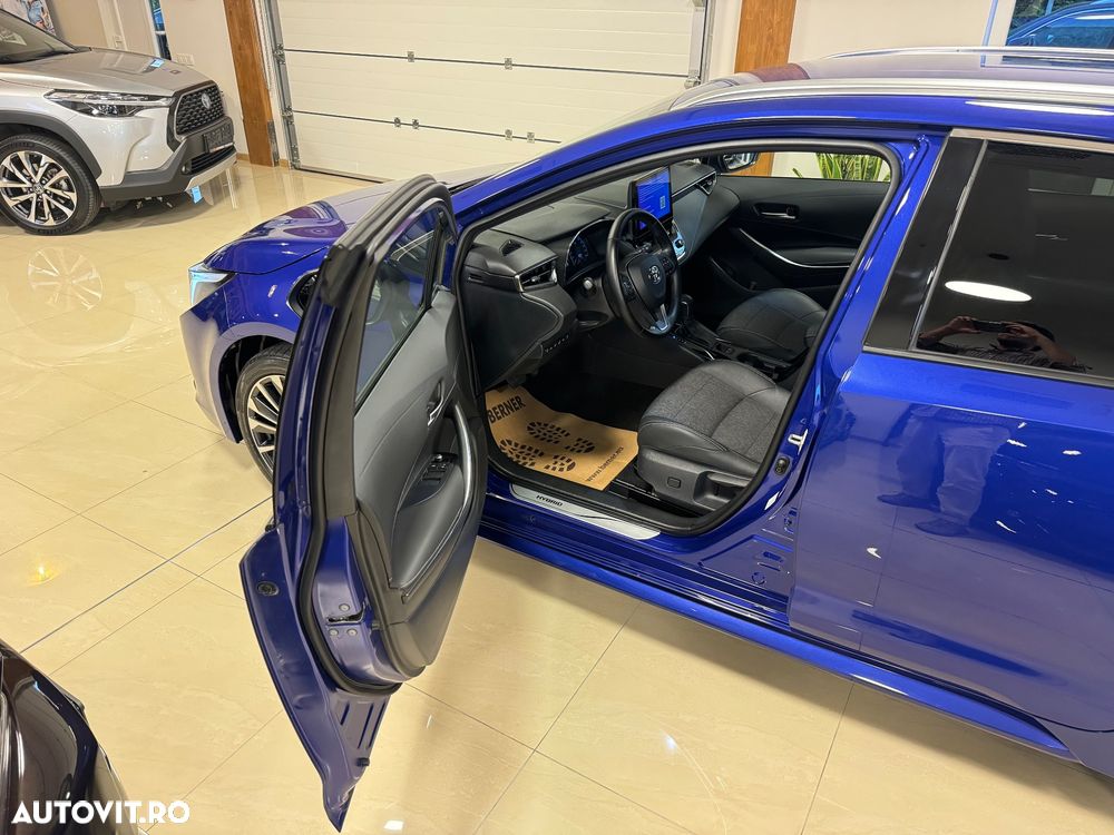 Toyota Corolla 1.8 Hybrid Team Deutschland - 9