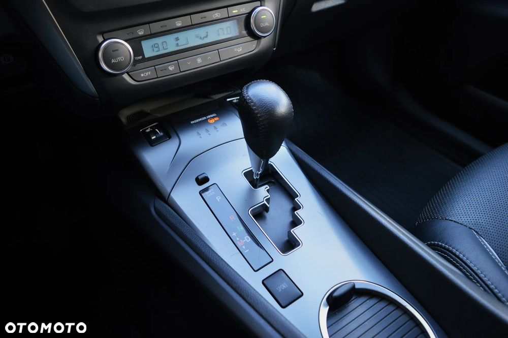 Toyota Avensis 2.0 Prestige MS - 24