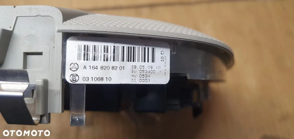 Lampka oświetlenie kabiny podsufitki szyberdach Mercedes ML W164 A1648208201 - 6