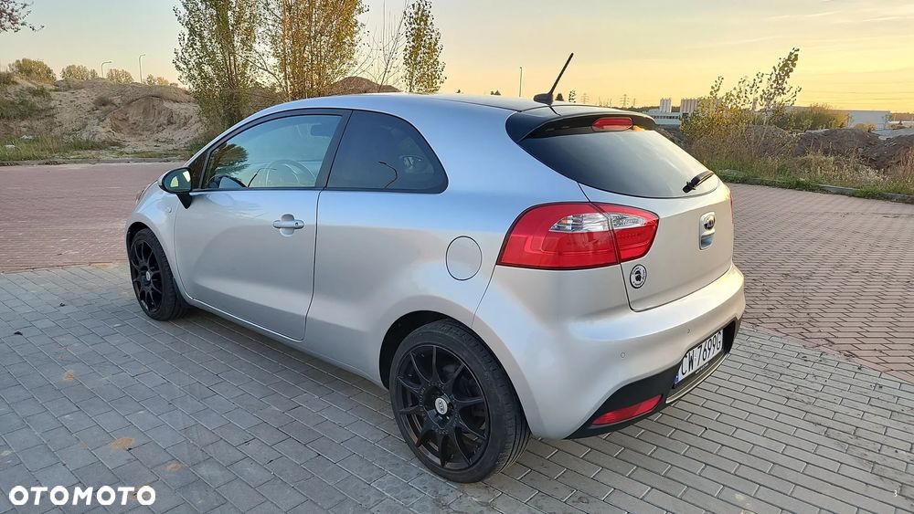 Kia Rio - 4