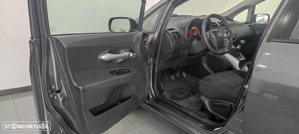 Toyota Auris 1.4 D-4D Sol - 16