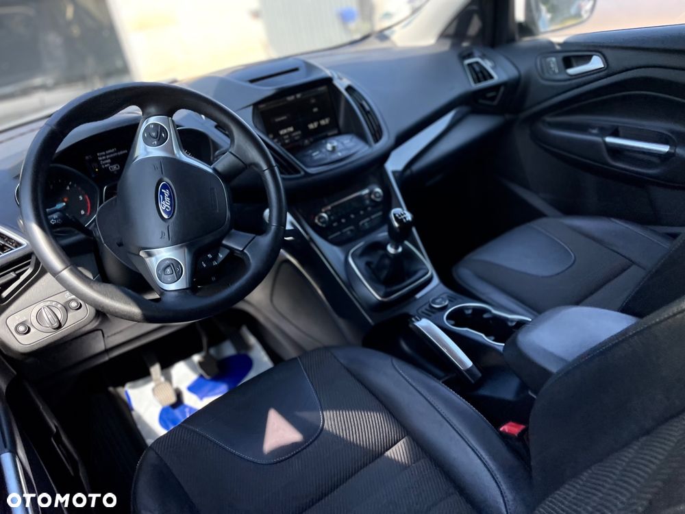 Ford Kuga 2.0 TDCi 2x4 Titanium - 29