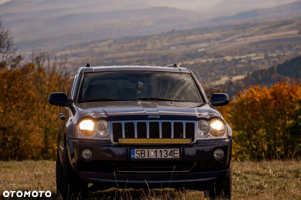 Jeep Grand Cherokee - 24