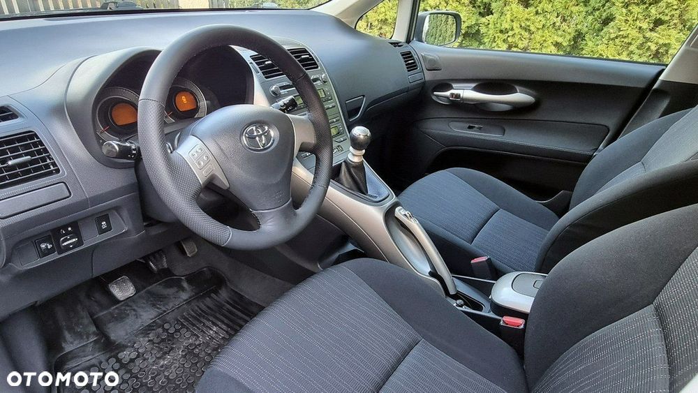 Toyota Auris - 11