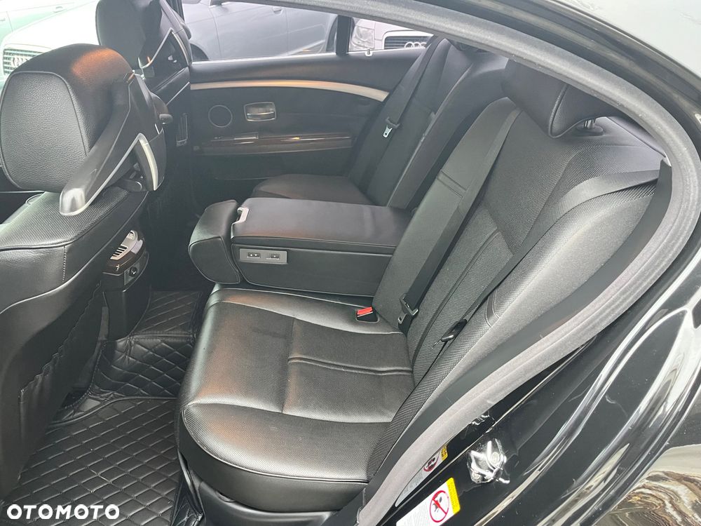 BMW Seria 7 740i - 12
