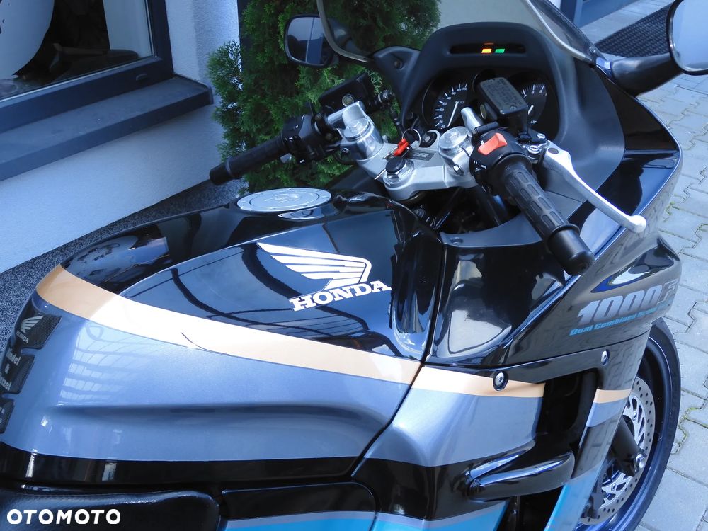 Honda CBR - 25