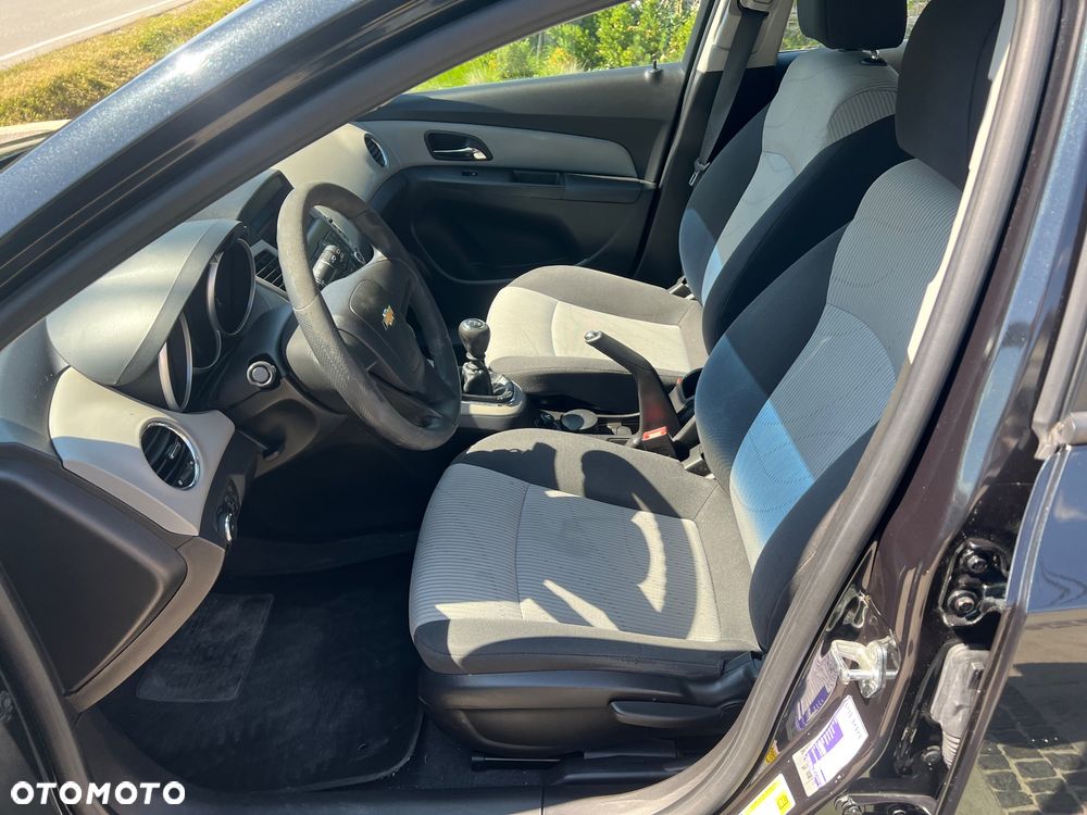 Chevrolet Cruze 1.6 LS - 10