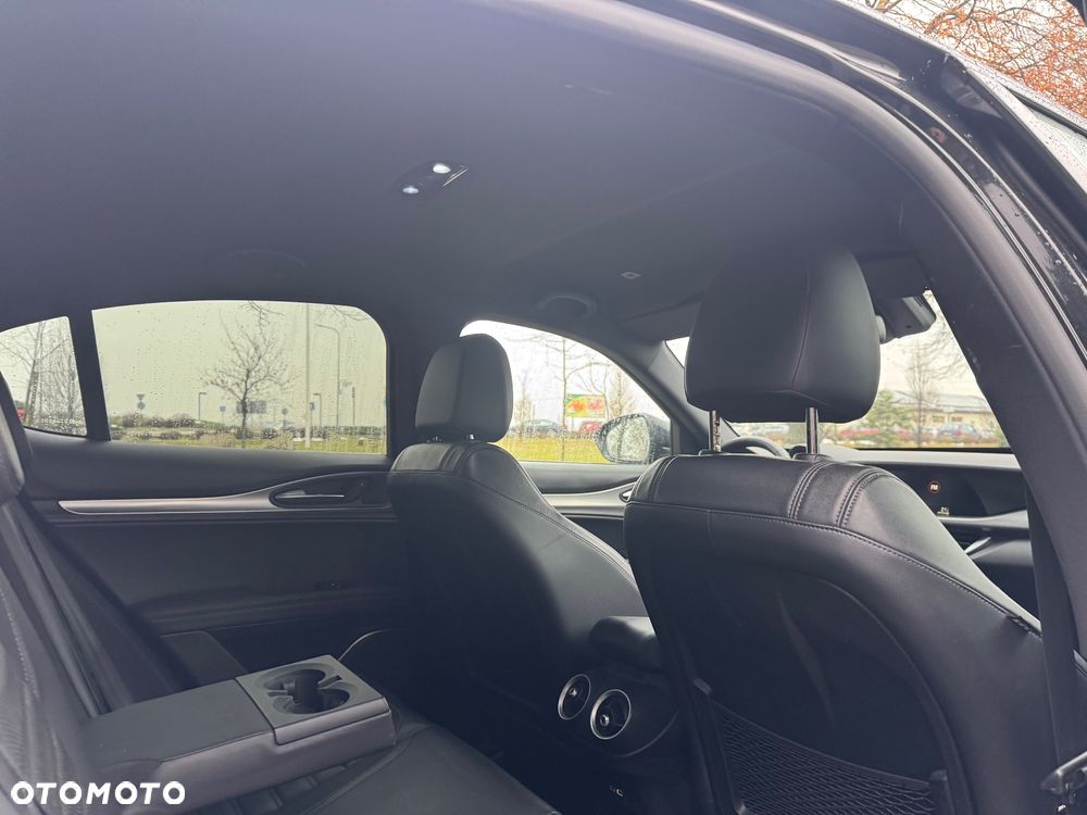 Alfa Romeo Stelvio 2.0 Turbo 16V AT8-Q4 Executive - 9