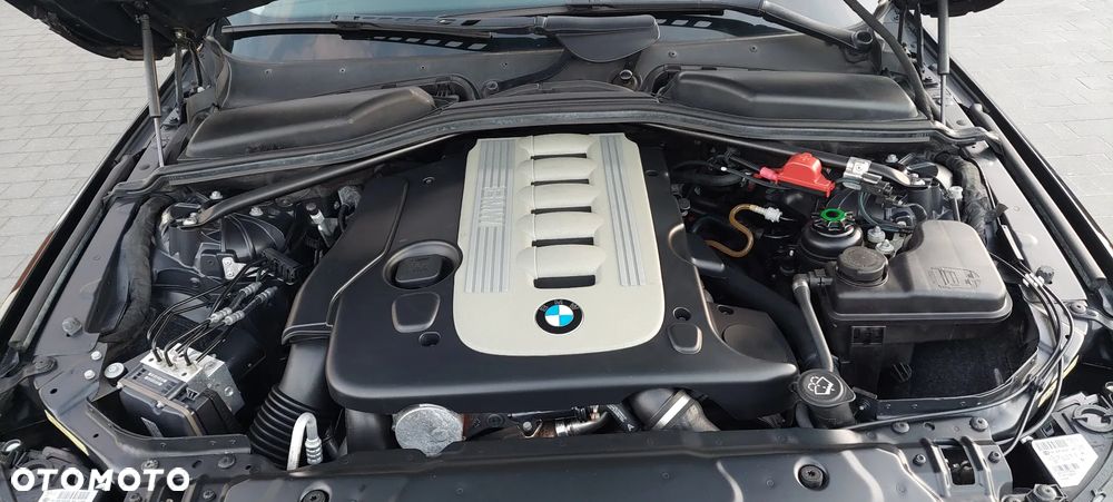 BMW Seria 5 525d - 8