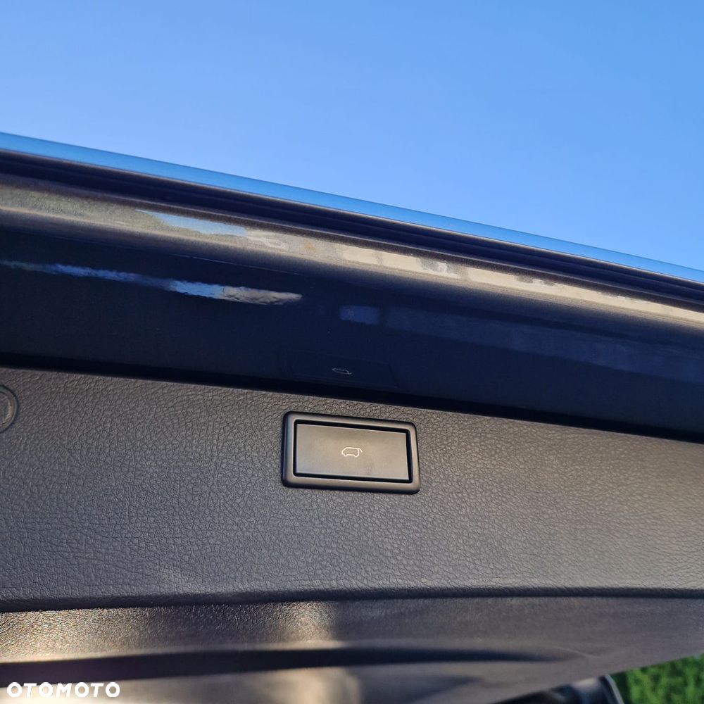 Volkswagen Multivan - 28