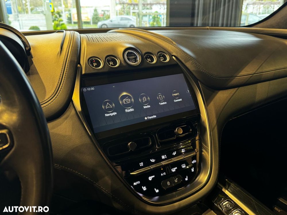 Aston Martin DBX - 13